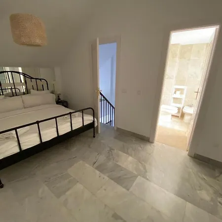 - Nueva Andalucia Aloha Estates Apartment